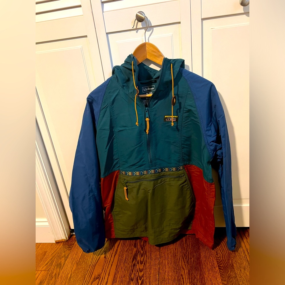 LL Beans - Size Medium - Women's Mountain Classic Anorak, Multi-Color
